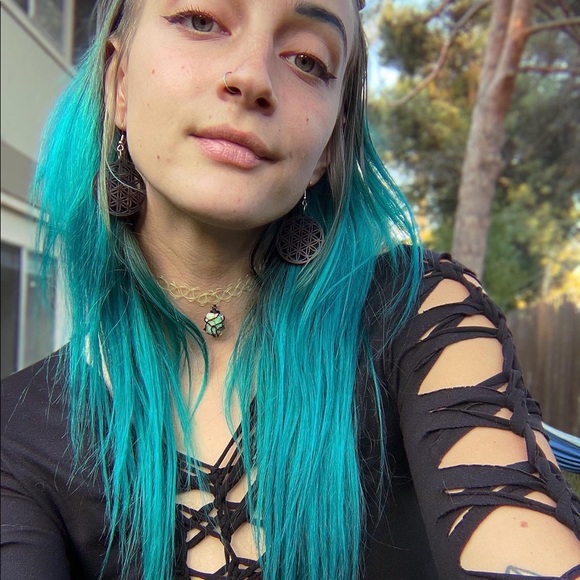 meet your Posher! ✨💗☯️ - Picture 6 of 12